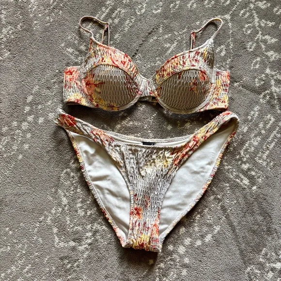 Triangl Bikini Set - Picture 1 of 7